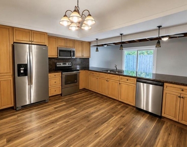 4421 Ne 23rd Avenue - Photo Thumbnail 1