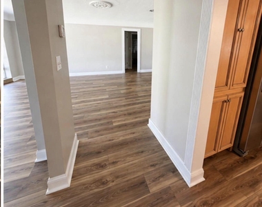 4421 Ne 23rd Avenue - Photo Thumbnail 10