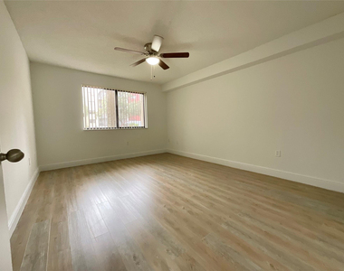 9517 Fontainebleau Boulevard - Photo Thumbnail 3