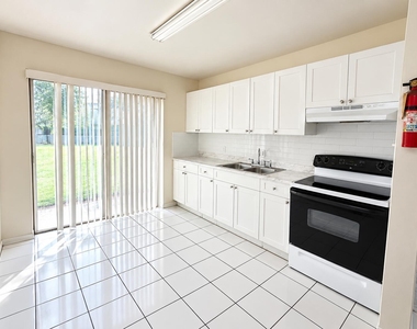 1521 W 21st Street - Photo Thumbnail 3