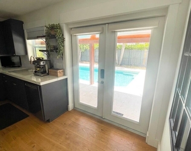 336 Ne 28th Terrace - Photo Thumbnail 9