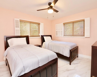 842 Ne 154th Street - Photo Thumbnail 25