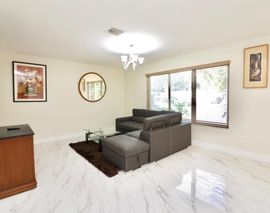 842 Ne 154th Street - Photo Thumbnail 5