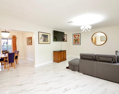842 Ne 154th Street - Photo Thumbnail 4