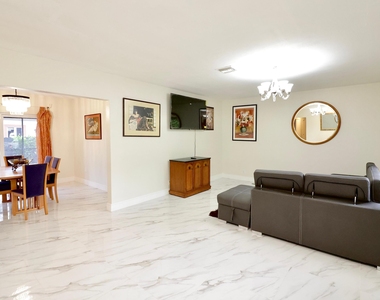 842 Ne 154th Street - Photo Thumbnail 3