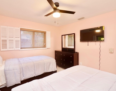 842 Ne 154th Street - Photo Thumbnail 27