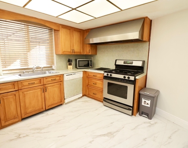 842 Ne 154th Street - Photo Thumbnail 9