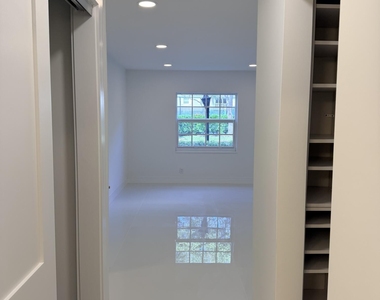 6439 Bay Club Drive - Photo Thumbnail 4