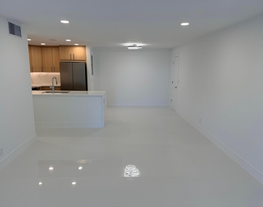 6439 Bay Club Drive - Photo Thumbnail 3