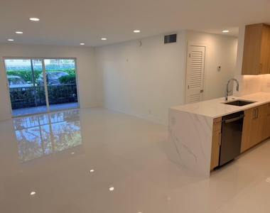 6439 Bay Club Drive - Photo Thumbnail 9
