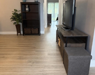 405 Meadows Circle - Photo Thumbnail 4