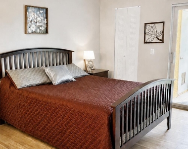 405 Meadows Circle - Photo Thumbnail 6