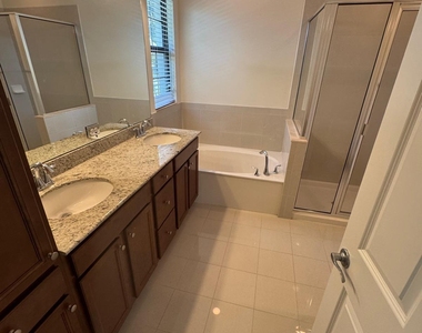 2723 Ne 14th Street - Photo Thumbnail 3