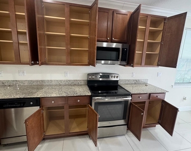 2723 Ne 14th Street - Photo Thumbnail 1