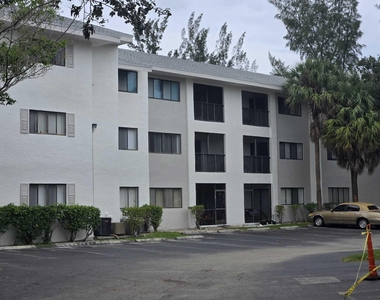 2445 Sw 18th Terrace - Photo Thumbnail 2