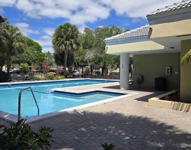 2445 Sw 18th Terrace - Photo Thumbnail 10