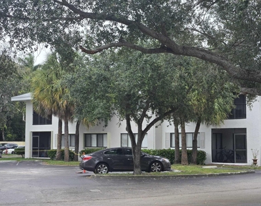 2445 Sw 18th Terrace - Photo Thumbnail 3