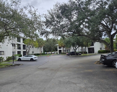 2445 Sw 18th Terrace - Photo Thumbnail 4