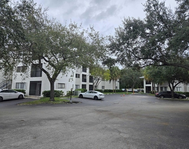 2445 Sw 18th Terrace - Photo Thumbnail 5