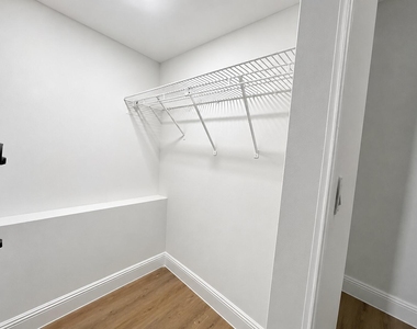 401 Nw 34 Street - Photo Thumbnail 2