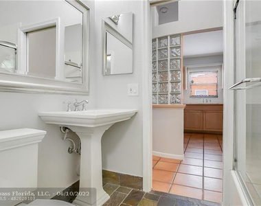 607 Sw 15th Street - Photo Thumbnail 1