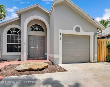 607 Sw 15th Street - Photo Thumbnail 2
