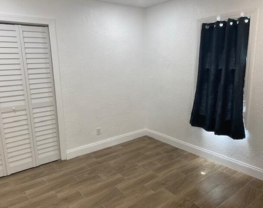 507 S 22nd Street - Photo Thumbnail 5
