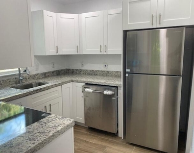 507 S 22nd Street - Photo Thumbnail 3