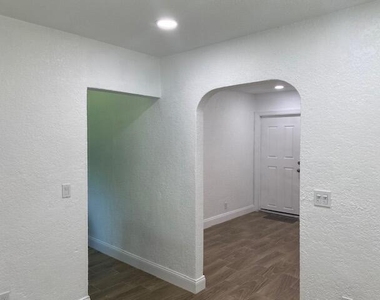 507 S 22nd Street - Photo Thumbnail 10