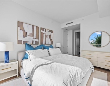 220 Lake Shore Drive - Photo Thumbnail 16