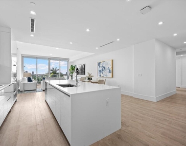 220 Lake Shore Drive - Photo Thumbnail 12