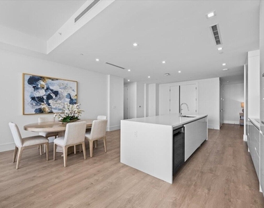 220 Lake Shore Drive - Photo Thumbnail 7