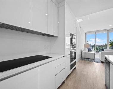 220 Lake Shore Drive - Photo Thumbnail 13