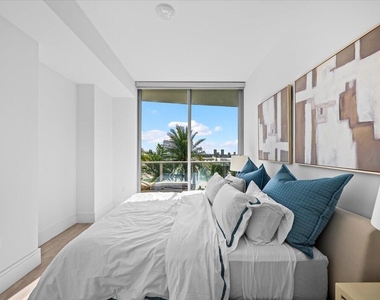220 Lake Shore Drive - Photo Thumbnail 15