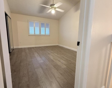 612 N University Drive - Photo Thumbnail 10