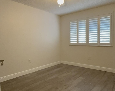 612 N University Drive - Photo Thumbnail 9