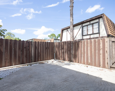 110 Weybridge Circle - Photo Thumbnail 11