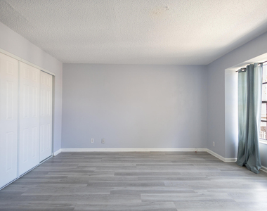 110 Weybridge Circle - Photo Thumbnail 7