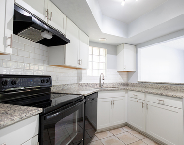 110 Weybridge Circle - Photo Thumbnail 5