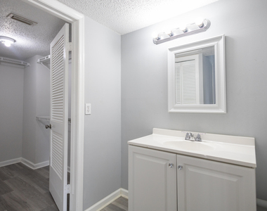 110 Weybridge Circle - Photo Thumbnail 9