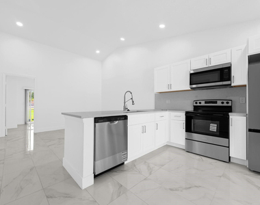8580 Nw 32nd Street - Photo Thumbnail 2