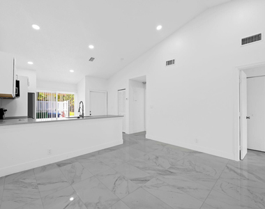 8580 Nw 32nd Street - Photo Thumbnail 7
