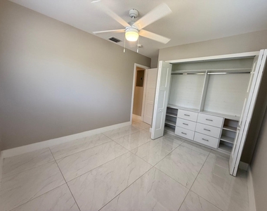 4901 Ne 13th Terrace - Photo Thumbnail 9
