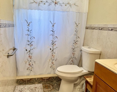 810 E 28th Street - Photo Thumbnail 6