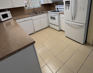 810 E 28th Street - Photo Thumbnail 4