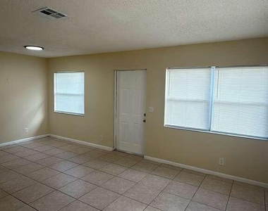 1522 S N Street - Photo Thumbnail 4