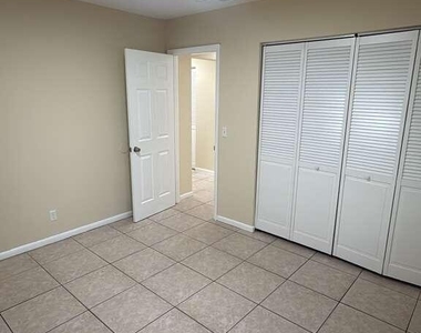 1522 S N Street - Photo Thumbnail 15