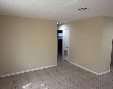 1522 S N Street - Photo Thumbnail 3