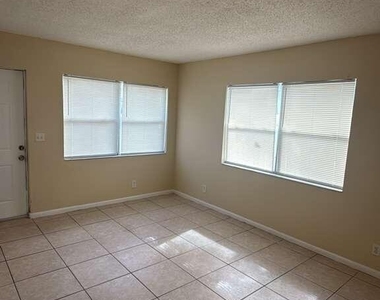 1522 S N Street - Photo Thumbnail 5