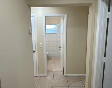 1522 S N Street - Photo Thumbnail 9